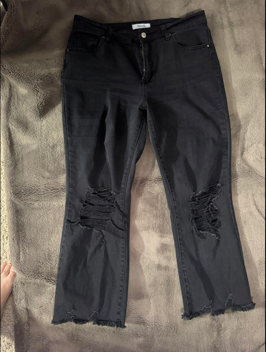 Zenana Distressed Jeans